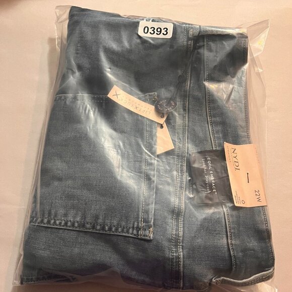 NYDJ Plus Marilyn Crop Cuff Rockie Straight Capris Shorts Women's NWT 22W - Picture 12 of 12